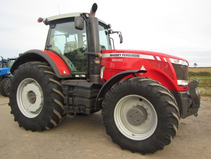Parris Tractors - Massey Ferguson 8690 