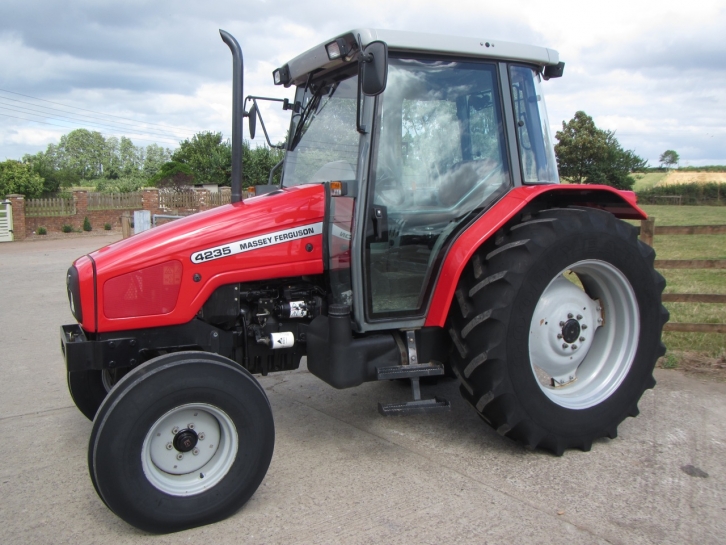 Massey Ferguson 4235, 05/1998, 2,932 hrs | Parris Tractors Ltd